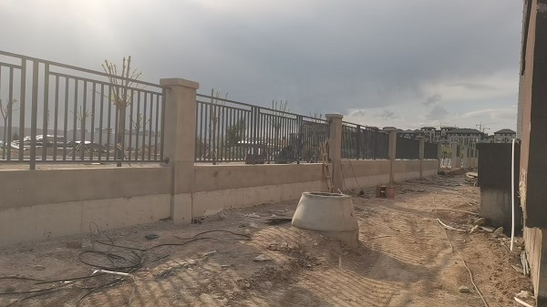 和林新區濱河悅府鐵生藝圍欄安裝